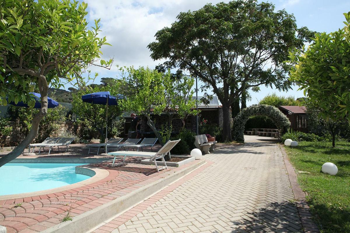 Elba Vip Aparthotel Porto Azzurro Kültér fotó